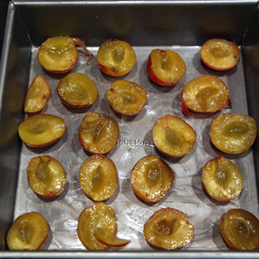 plums-in-a-pan